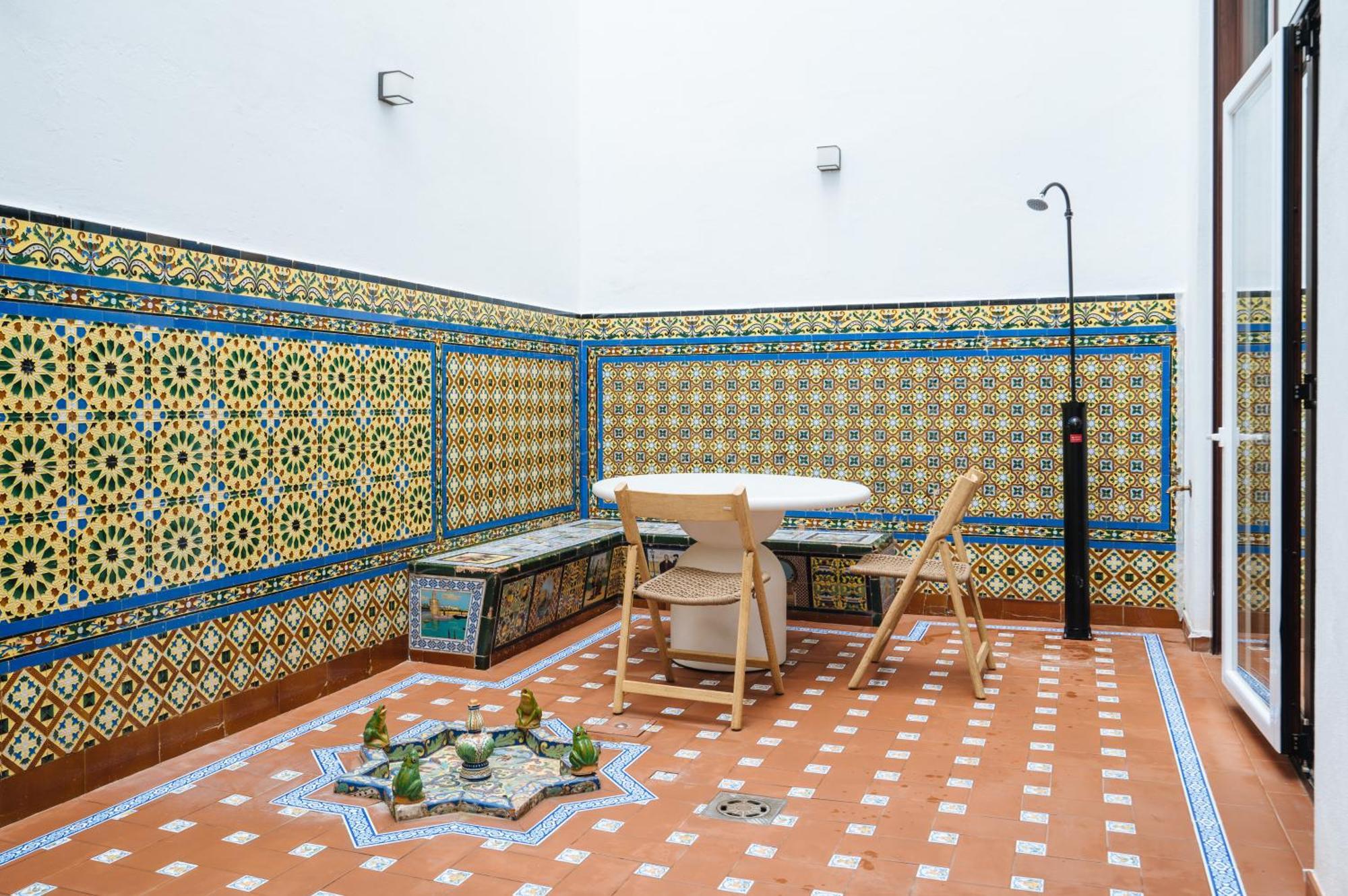 Apartamentos "El Escondite De Triana" Seville Exterior photo